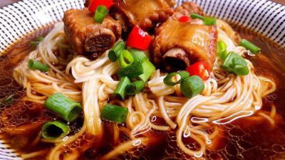 有哪些培訓(xùn)面食機構(gòu)？蜀味緣面食技術(shù)培訓(xùn)學(xué)校費用解析